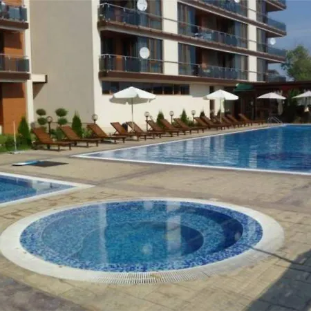 Ξενοδοχείο με διαμερίσματα Bay Πομόριε